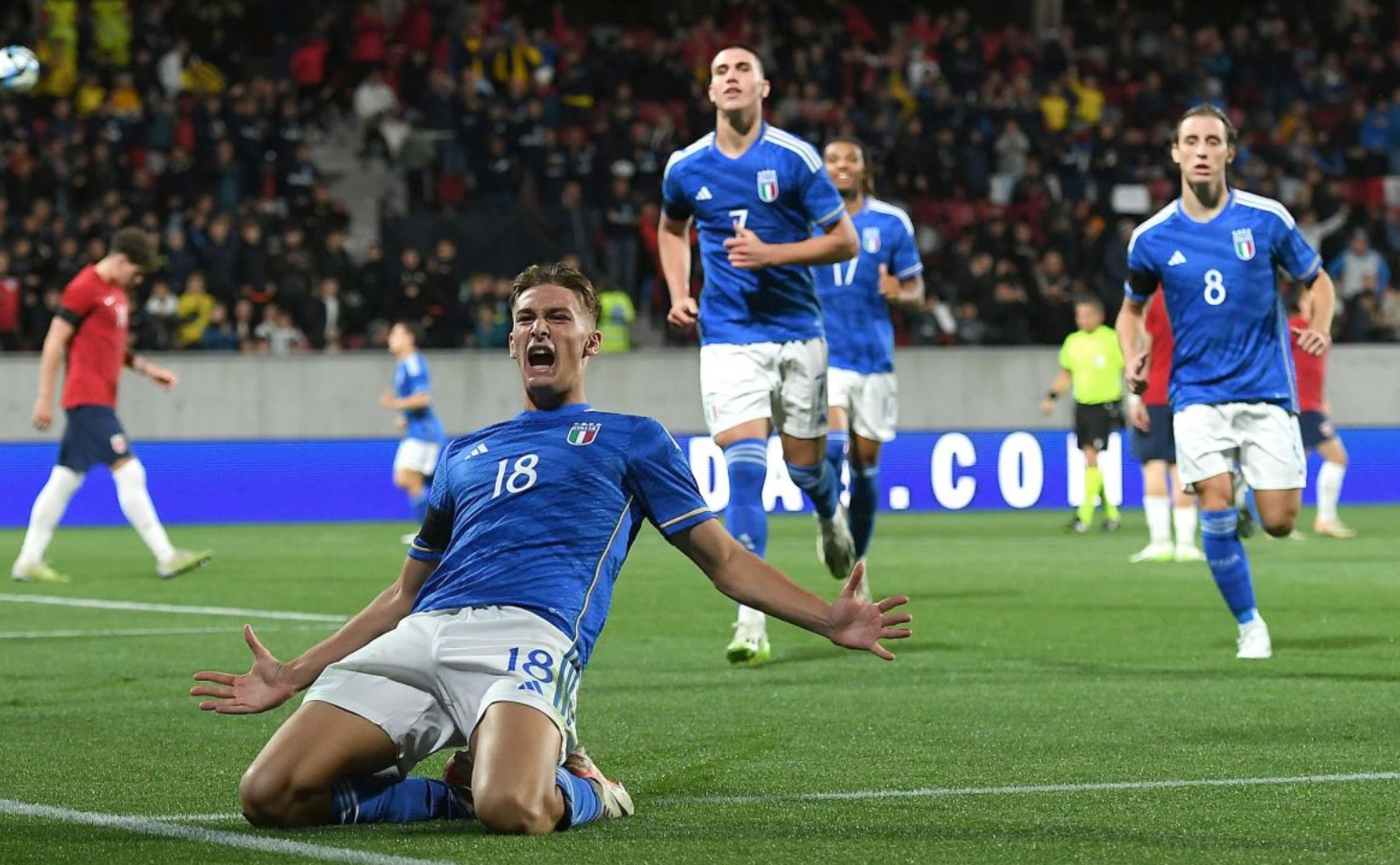 谁就握住冠 谁就握住冠